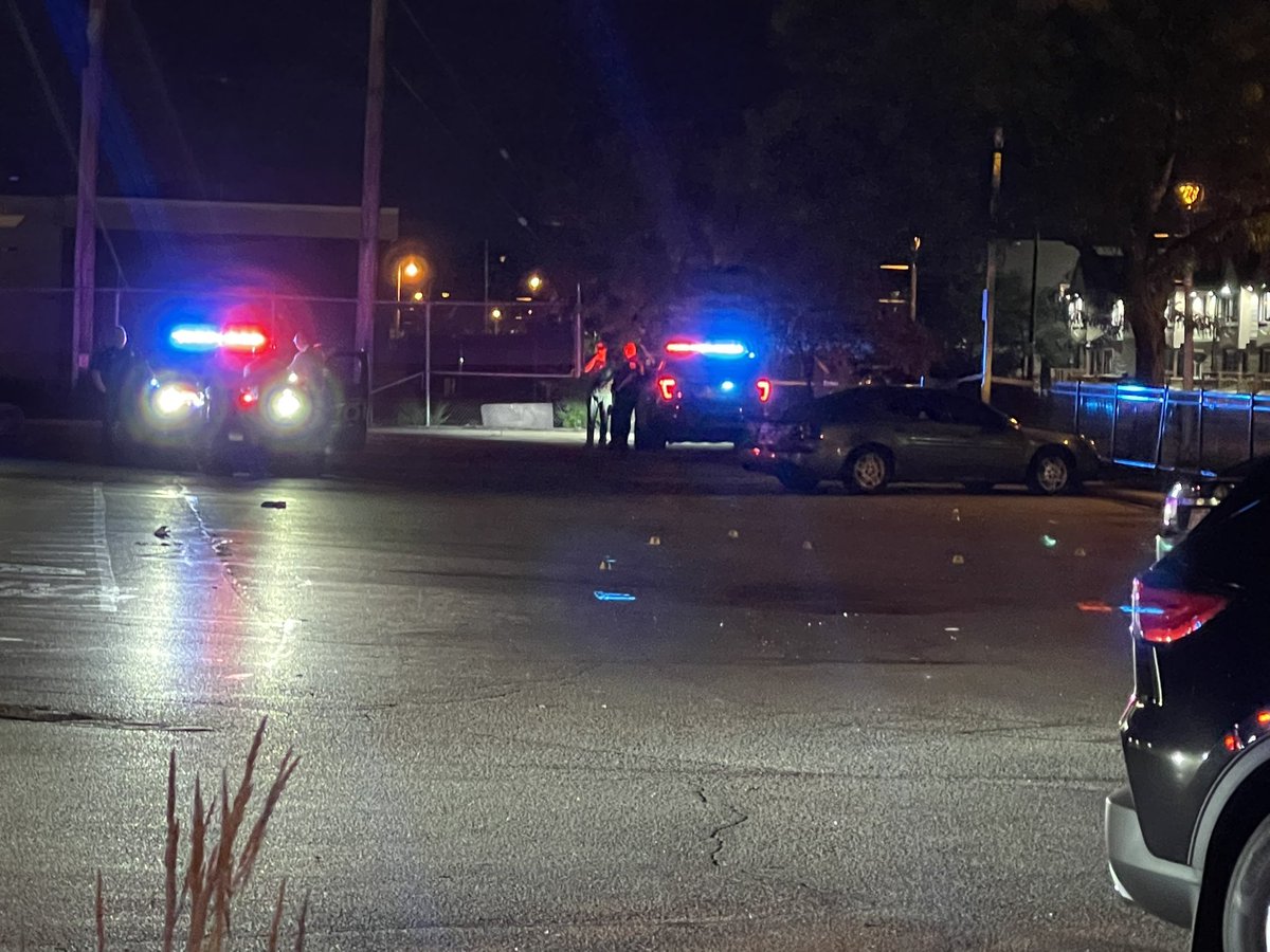 Reports of a shooting at the McDonald's on 27th and Capitol. @MilwaukeePolice on scene. A number of evidence markers are down in the parking lot