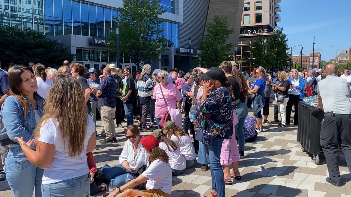 Converging in Milwaukee. Hundreds of people are waiting outside @FiservForum Tuesday afternoon, hours before VP @KamalaHarris is set to speak. CBS 58 will have live coverage from both Milwaukee and Chicago at 4 and 5 p.m. Tune in